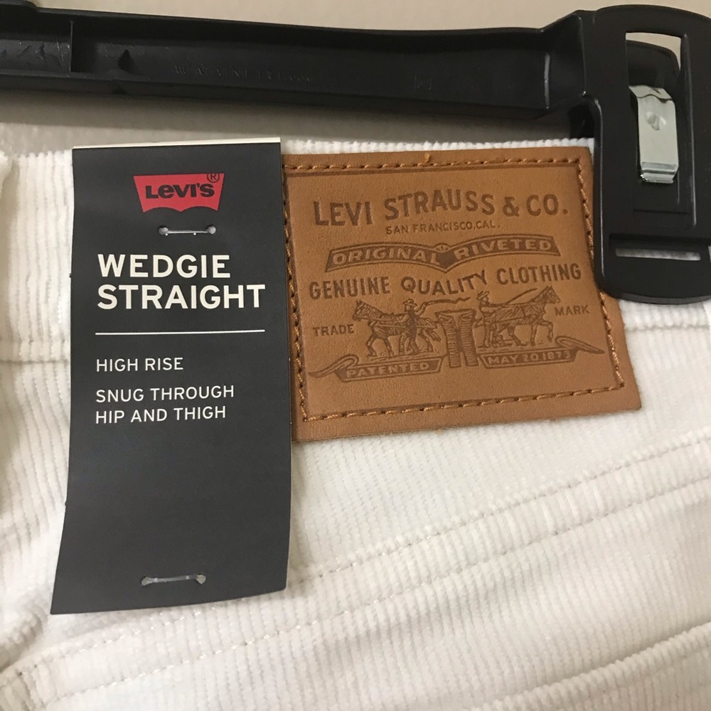 HP🌟Levi’s Wedgie High Waisted Straight Jeans - Picture 8 of 9